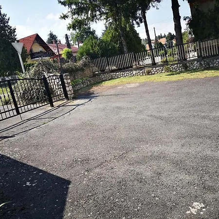 Azur & Smaragd Apartmanhaz شقة زلاكاروس