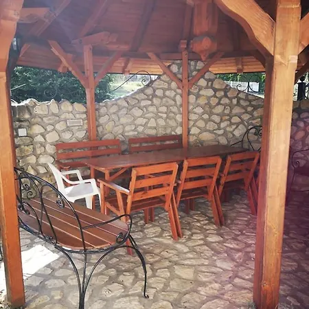 Azur & Smaragd Apartmanhaz شقة زلاكاروس