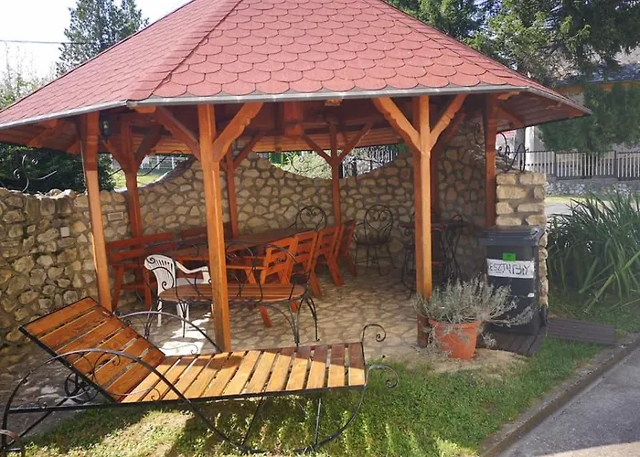 Azur & Smaragd Apartmanhaz شقة