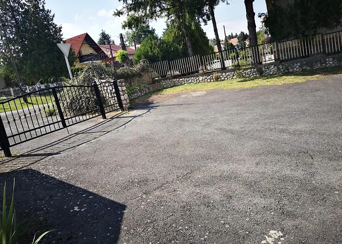 Azur & Smaragd Apartmanhaz شقة زلاكاروس