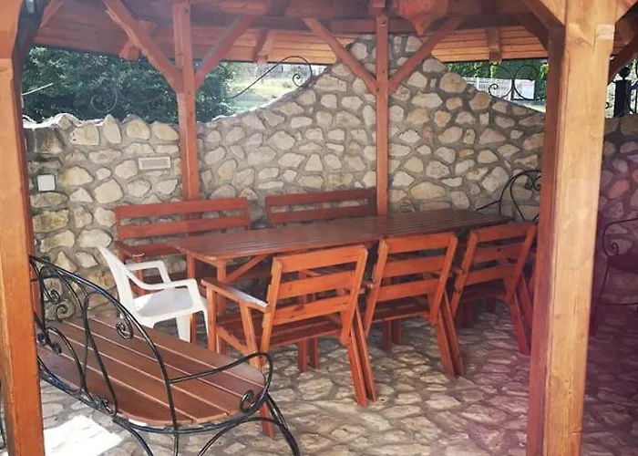 Azur & Smaragd Apartmanhaz شقة زلاكاروس